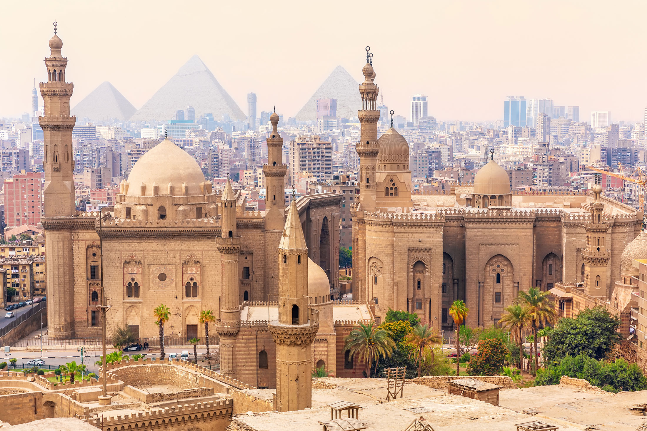 Moské-Madrassa av Sultan Hassan i den gamla staden Kairo, Egypten.