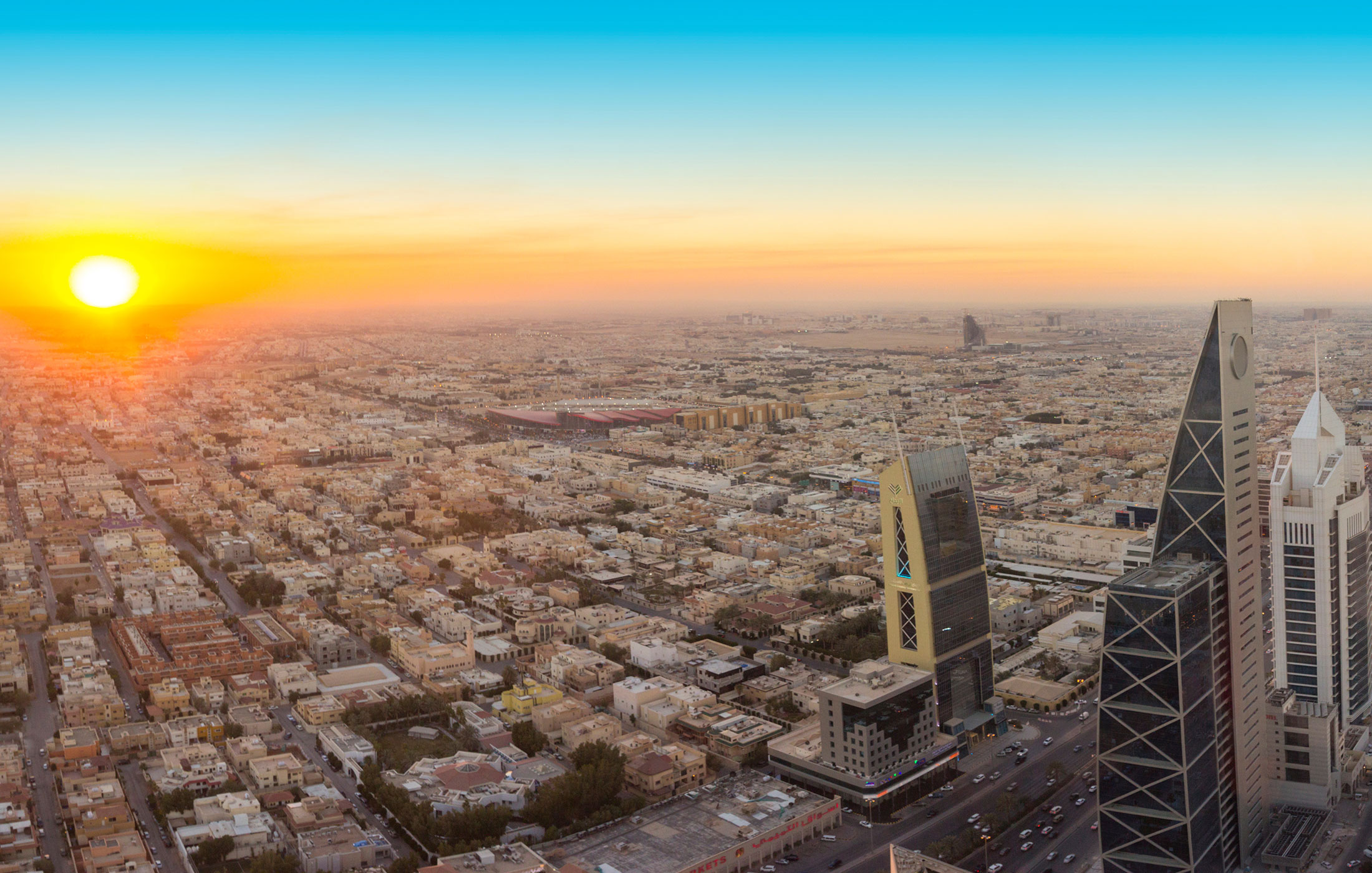 Flygvy över Riyad, Saudiarabien i solnedgång