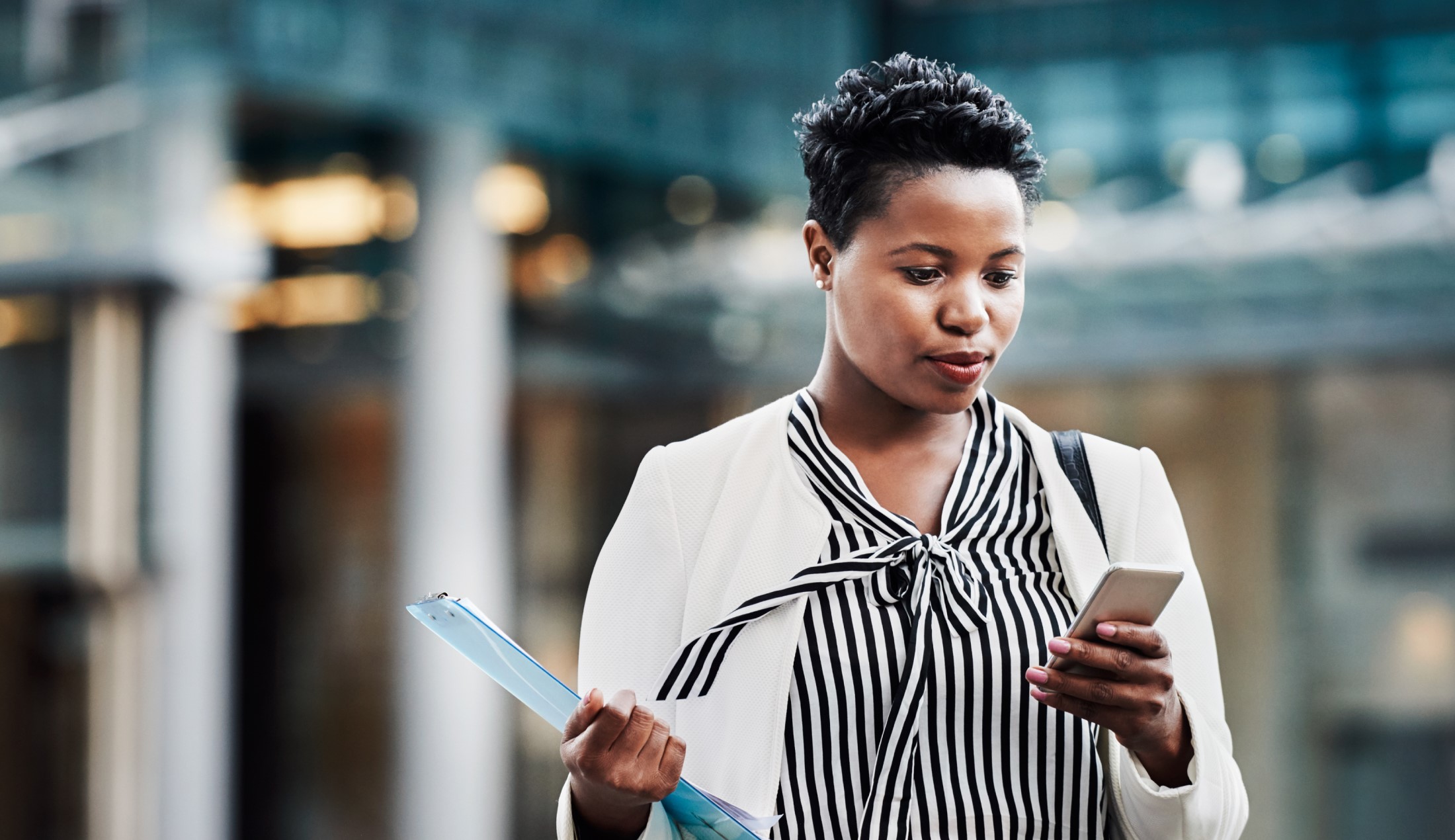 Business woman reading something on her cell phone