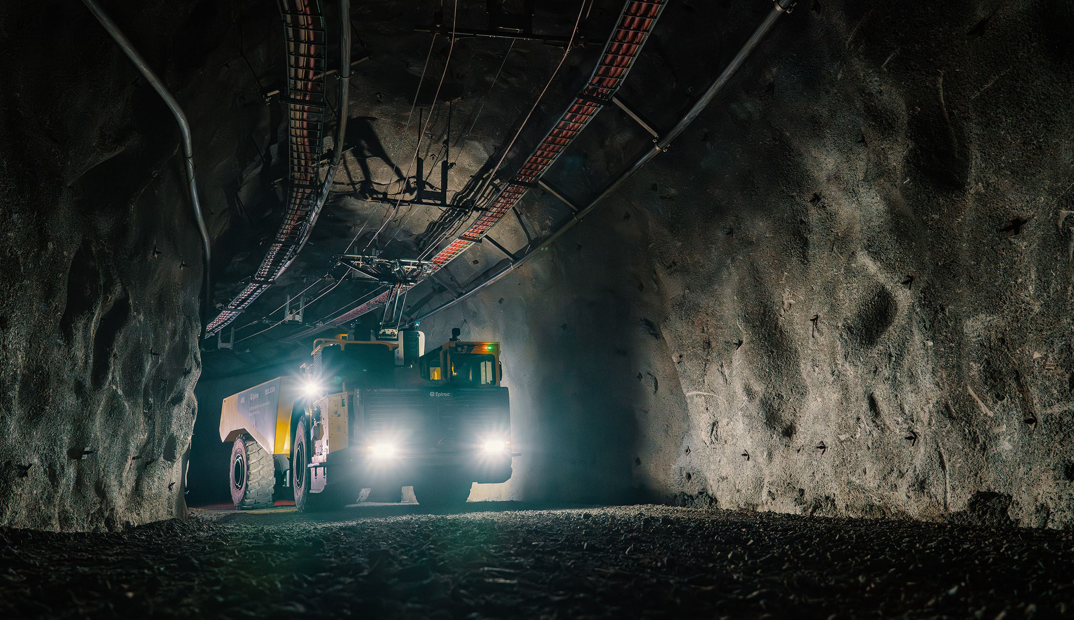 Minetruck MT42 SG Trolley taking a turn in an underground mine while being connected to the catenary wires.