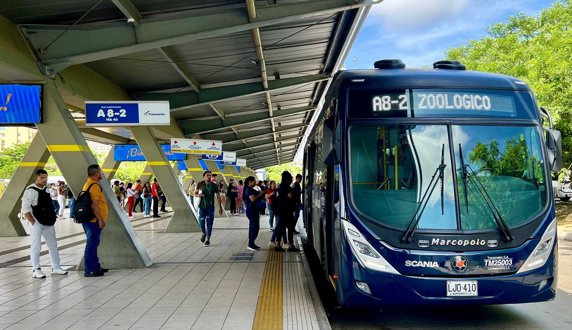 A Scania bus at a busy bus stop in Baranquilla.