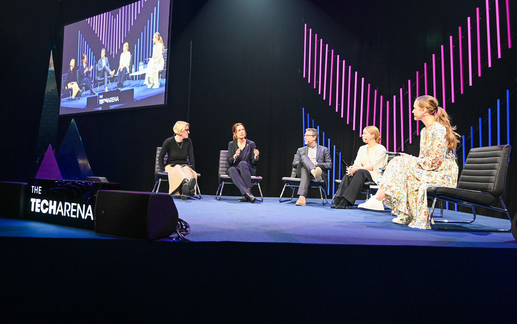 Panelsamtal på Techarenan 2024. Från vänster till höger: Charlotte Kalin, Public Affairs & Sustainability Director vid Coca-Cola Sverige; Karin Wessman, Hållbarhetschef EKN; Grégory Lebourg, global miljöchef på OVH Cloud; Fredrika Klarén, hållbarhetschef på Polestar och Anne Therese Gennari, författare och grundare av The Climate Optimist.