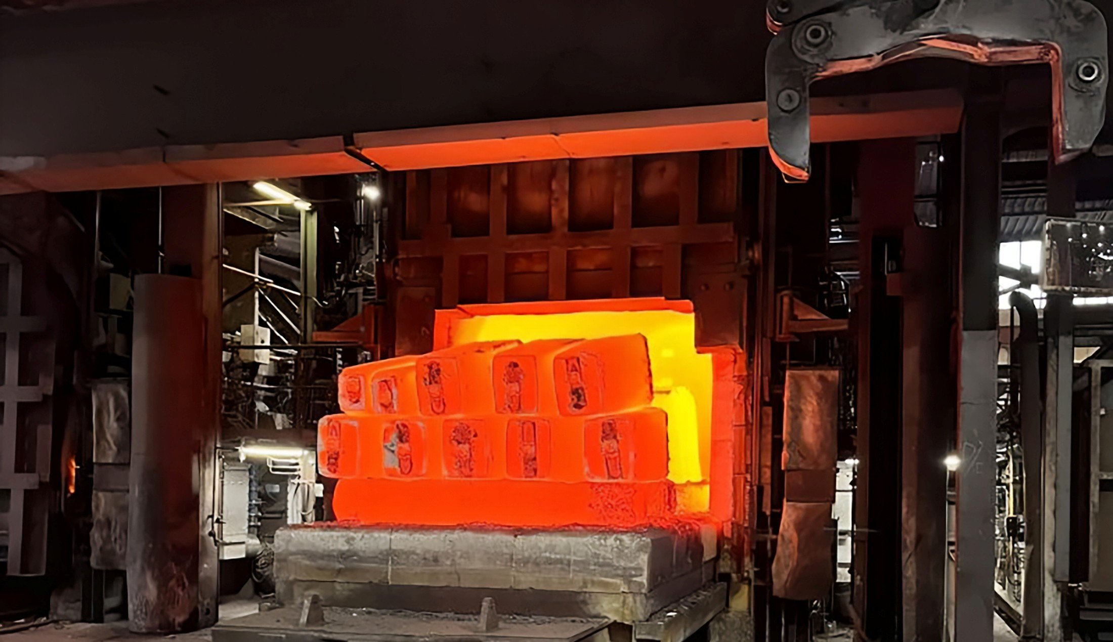 En hög med glödande hett stål