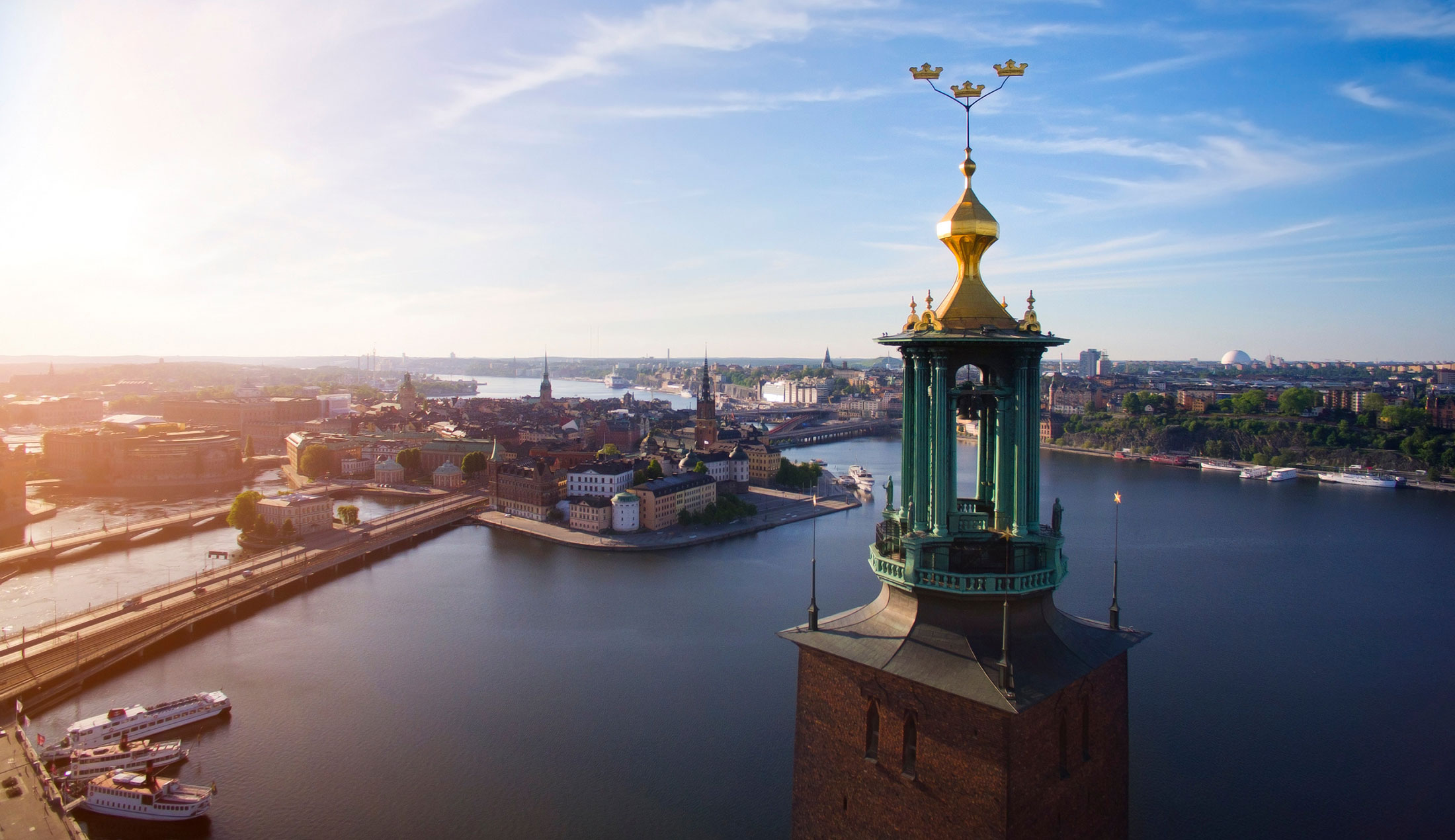 flygbild över Stockholm med Stadshuset i förgrunden