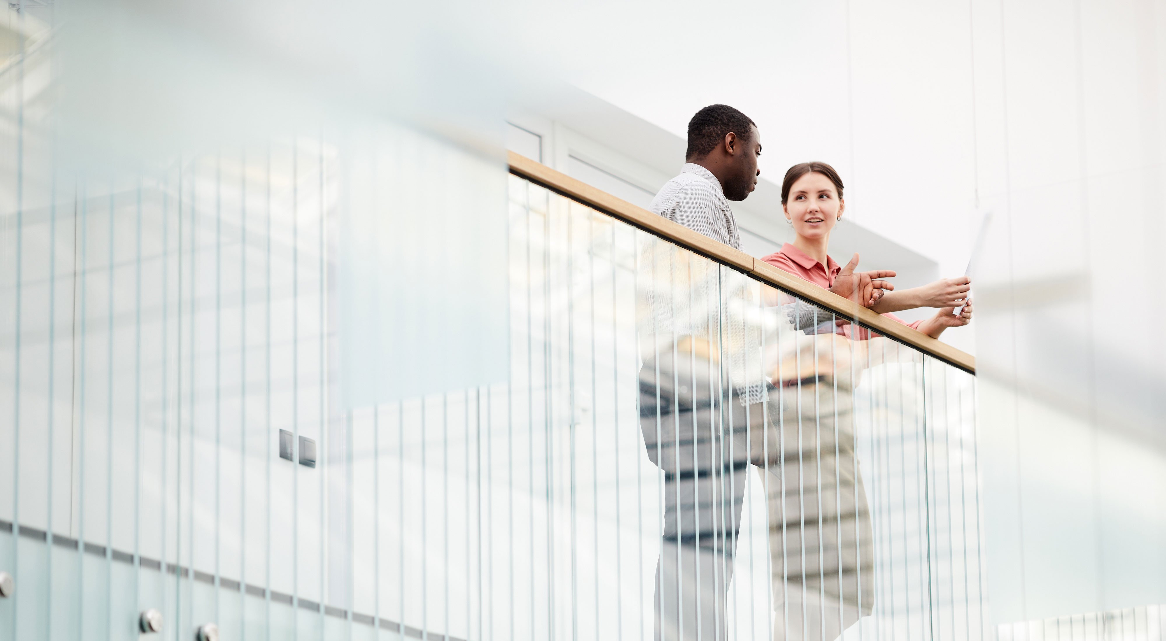 Man och kvinna pratar